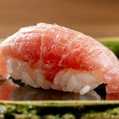 仕入れるネタはすべて天然魚。シャリにも宿る、こだわりの一貫。