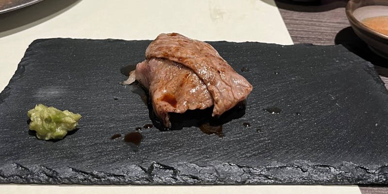 神戸牛の炙り寿司とステーキを楽しむ「神戸牛尽くしコース」