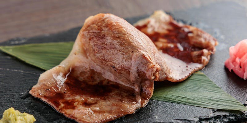 神戸牛の炙り寿司とステーキを楽しむ「神戸牛尽くしコース」