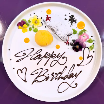 大切な方との記念日や誕生日のお祝いに心を込めたメッセージプレートをご用意