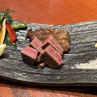 厳選素材で丁寧に調理する肉料理は肉本来の旨味を堪能