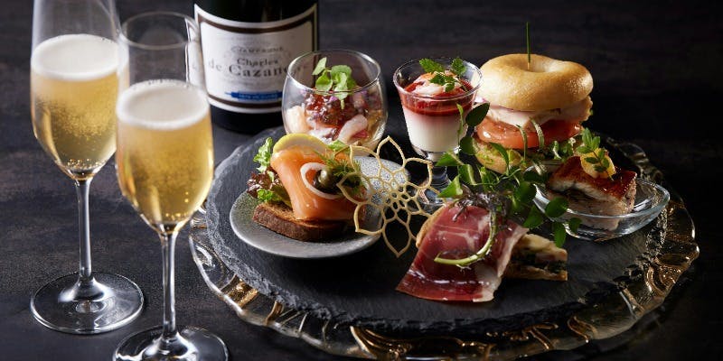 【ホテル高層階×窓際】贅沢空間でシャンパンとオードブルを堪能（プレミアムBOXシート確約）