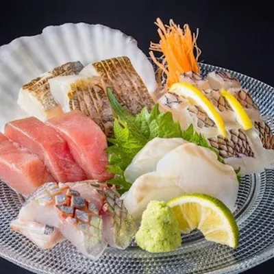 三陸産の新鮮な魚介を多彩な調理法で提供