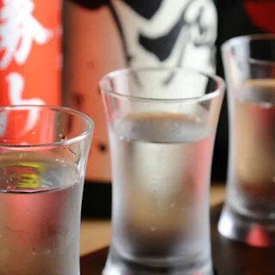 全国各地の日本酒とこだわりのお茶を取り揃え