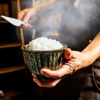釜戸炊きご飯でお肉を引き立てる
