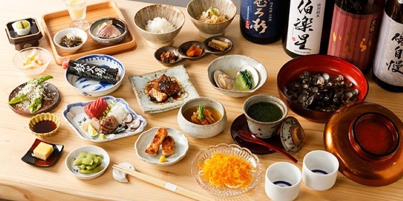 【飲み放題付コース】厳選素材を使用した少量多種のお料理と豊富なドリンクを堪能できるプラン（全23品）