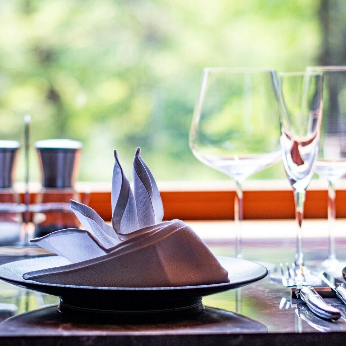 心潤す渓谷の風景と、五感で味わう極上ステーキ