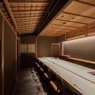 カウンター8席の落ち着いた空間