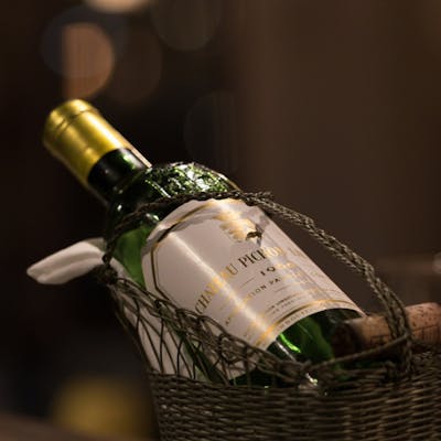 ソムリエ厳選のワインが常時300本以上