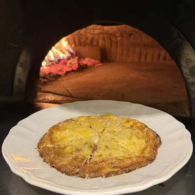 薪窯で焼き上げる本格ナポリピッツァ