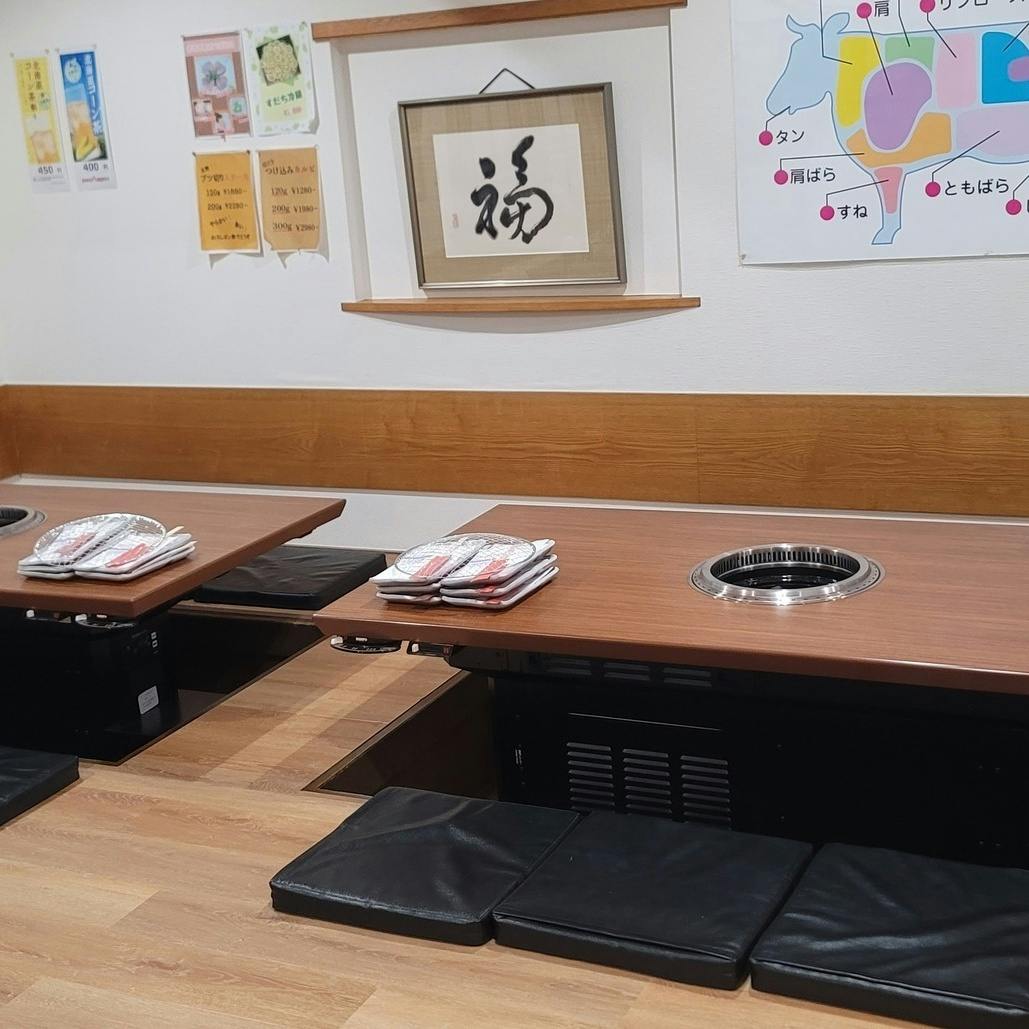 落ち着いた和風の座敷席