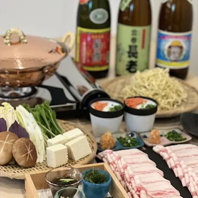 〆の沖縄そばと豊富な泡盛で満足度アップ