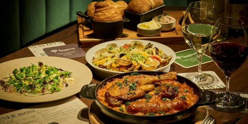 The TAILOR YARD MAIN DINING�^�z�e�����g���|���^�� ��䒬�g���b�N�X