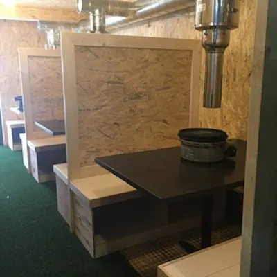 大衆的な雰囲気のセルフサービス焼肉店