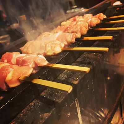 炭火で焼き上げる香ばしい焼鳥