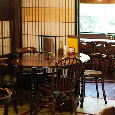 築100年のレトロモダン。非日常の空間でゆったりと。