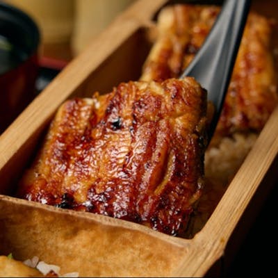 一味違う鰻料理。「竹めし」や「かめ塩の鰻」も名物。