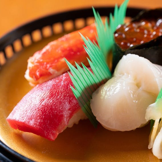 新鮮な海の幸を使った多彩な料理