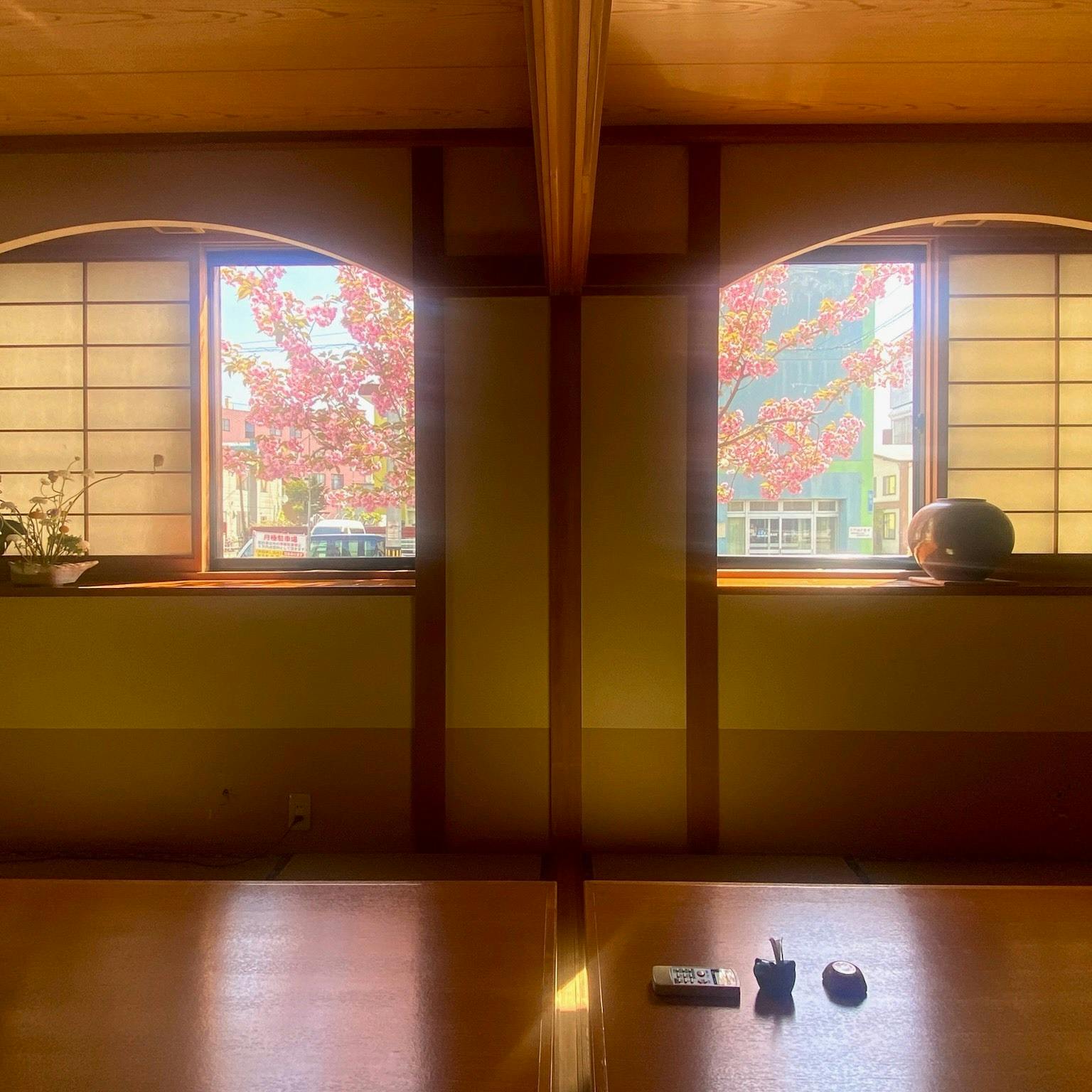 落ち着いた和の雰囲気の店内