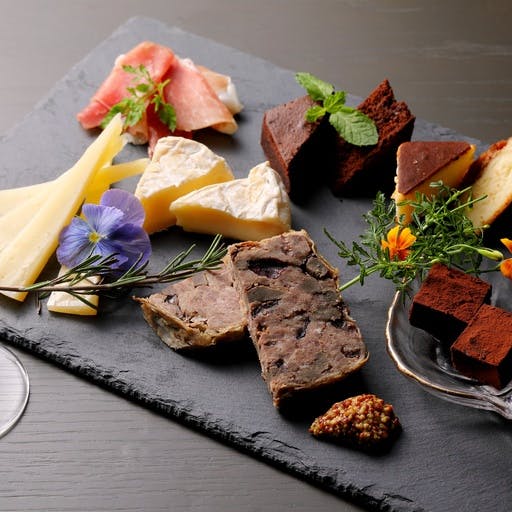 落ち着いた雰囲気の店内