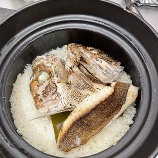 旬の魚介と自慢の鯛めしを堪能できるコース