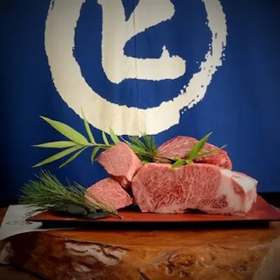 目でも楽しめる木箱とドライアイスの演出