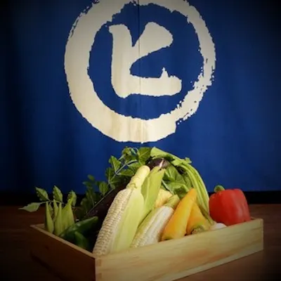 契約農家直送の新鮮野菜で彩る一皿