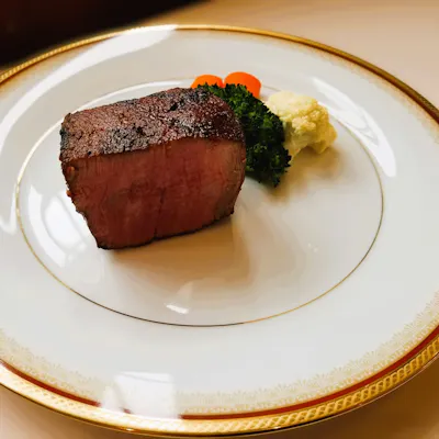 炭火焼きで引き出す肉の旨味