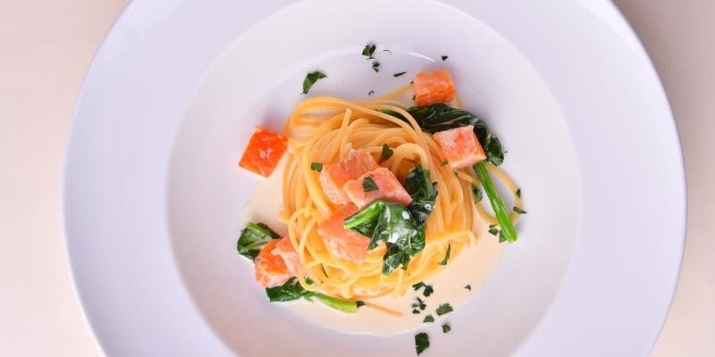 「ランチミニコース」ハーフパスタ、メインディッシュ、サラダ、スープ、フォカッチャ/4品