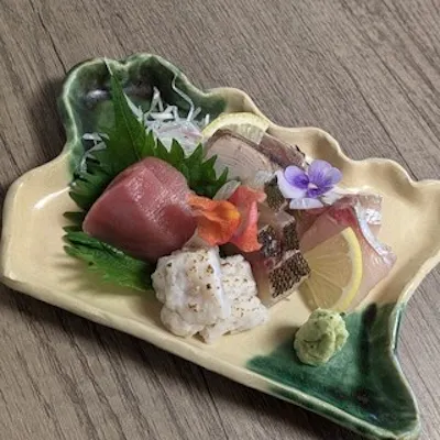 旬の鮮魚を堪能できるお刺身盛り合わせ