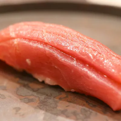 天然物の極上ネタで仕立てる至高鮨、鮪は鮪専門仲卸「やま幸」の一級品