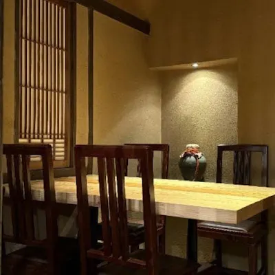 目黒、世田谷。喧騒をはなれてほっとしたい。やさしい光と木調のリラックス空間。