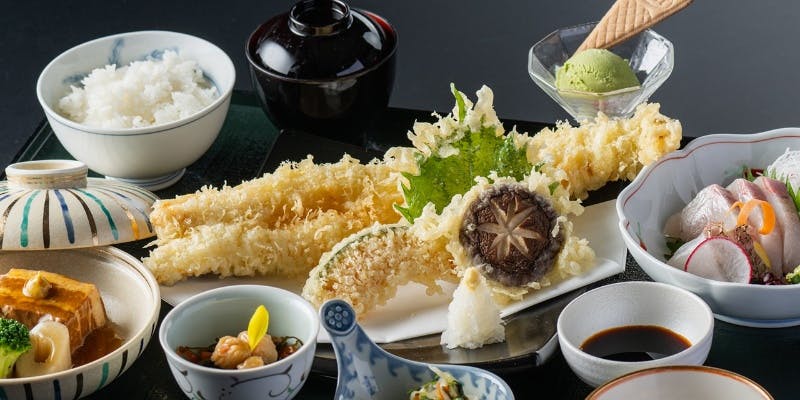 【対馬産穴子一本揚げ御膳】季節の先付け・長崎名物豚の角煮・対馬産穴子の天婦羅など全8品