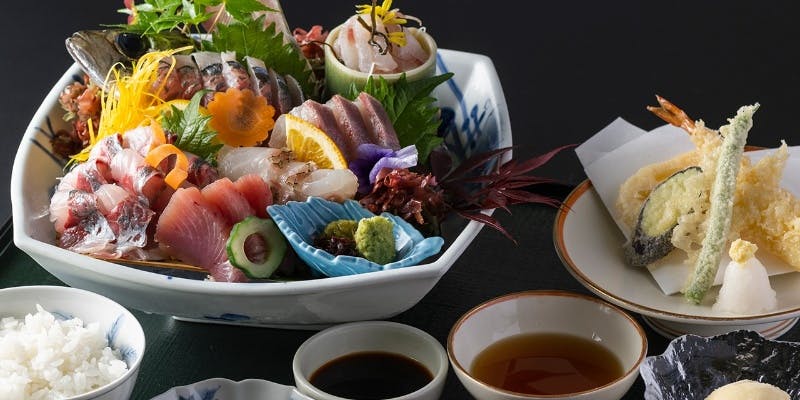 【近海産鯵の一本造り御膳】季節の先付け・海老・季節野菜の天婦羅・二種盛りなど全7品