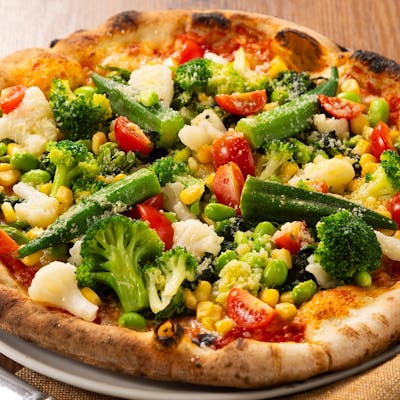 一枚ずつ丁寧に仕上げる窯焼きピッツァ