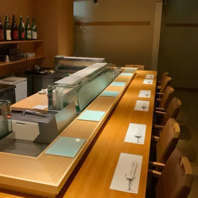 落ち着いた和の雰囲気の店内