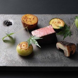 椚座牛を堪能できる全9品の珠玉のコース