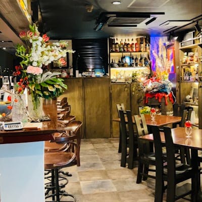 灯りゆれる上品な大人の隠れ家