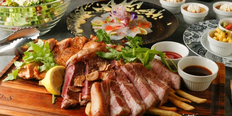 【Urban Dinner in 虎ノ門 TRADソファ席】ステーキ盛り合わせ×世界を旅するウイスキー 飲み放題120分