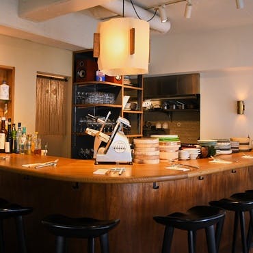 落ち着いた雰囲気の店内で大人の時間を