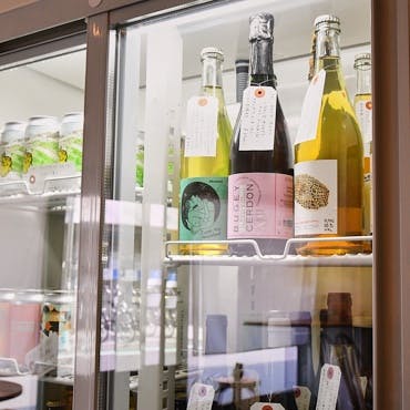 ナチュラルワインや季節のフルーツサワーを堪能