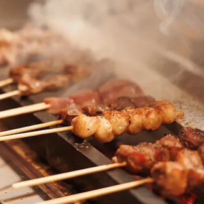 紀州備長炭で焼き上げる本格炭火焼き鳥
