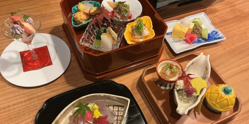 【午餐の個室御膳】前肴5種盛り、造里2種、大徳寺縁高盛り、釜炊き白米など全5品＋個室確約（4名様以上）