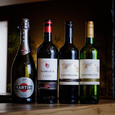 国産黒毛和牛に寄り添うドリンクと充実の飲み放題プラン