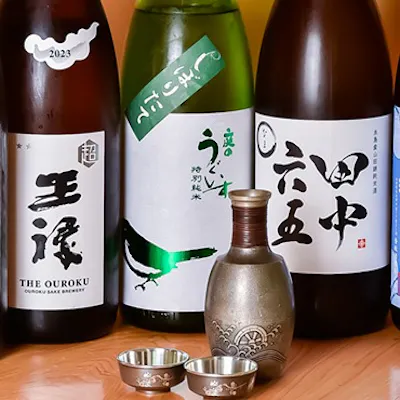 鮨に合う日本酒は常時20種類ほど。福岡・九州の酒を中心に