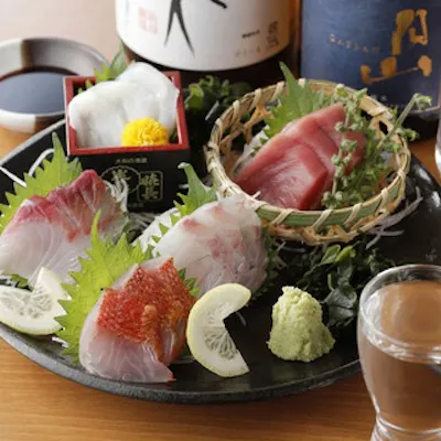 新鮮な魚料理と日本酒の絶妙な組み合わせ