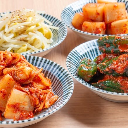 豊富なサイドメニューで食事を彩る