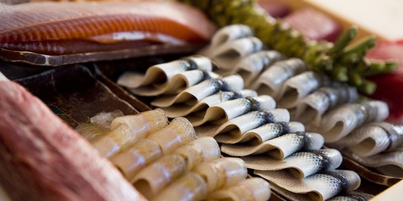 【おまかせコース】付き出し　お造り　牡蠣汁　焼物　茶碗蒸し　握り10貫　巻物など