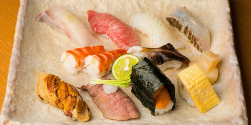 【おまかせにぎり】付き出し・にぎり10貫・巻物・吸物付き