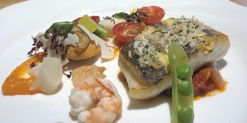 フレンチプチコース　魚介類の盛り合わせor牛肉のソテー和風ソース、スープ、サラダ、デザートなど全7品